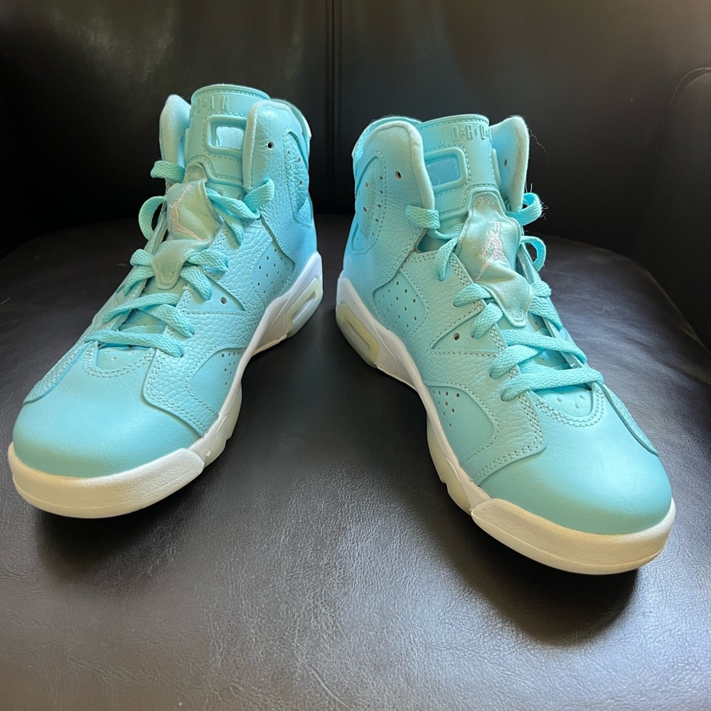 Jordan 6 Retro Pantone